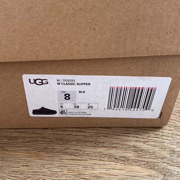 Ugg mini classic slipper in black NIB - Picture 3 of 5